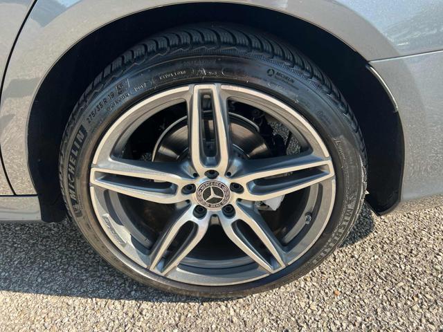 MERCEDES-BENZ E 220 d Auto Premium Plus solo commercianti