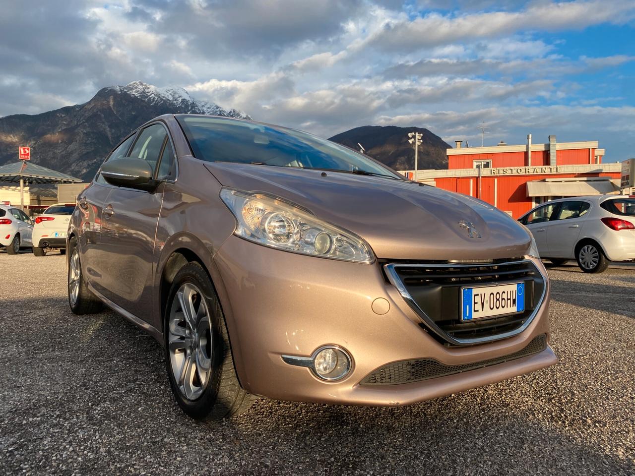 Peugeot 208 1.4 HDi 68 CV 5 porte Allure