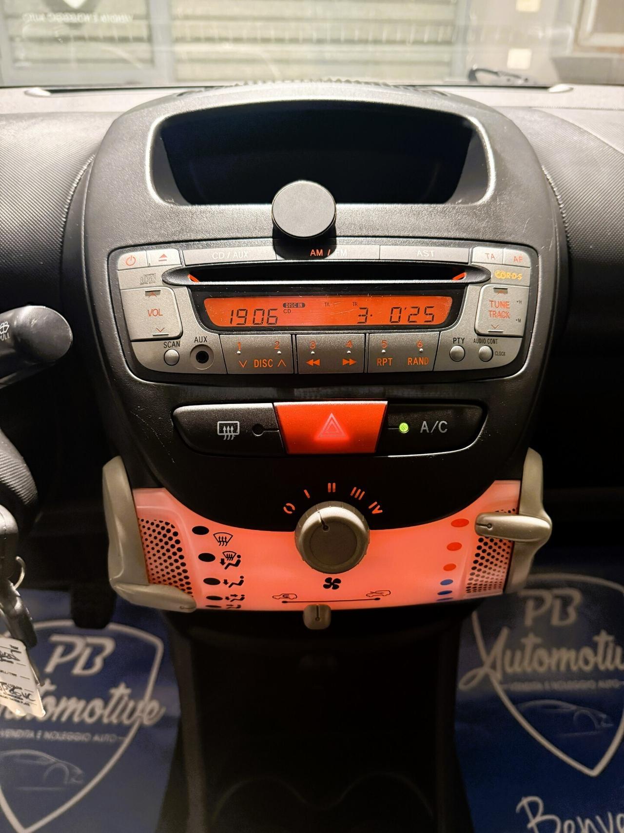 Peugeot 107 1.0 URBAN MOVE 5 PORTE UNICO P.