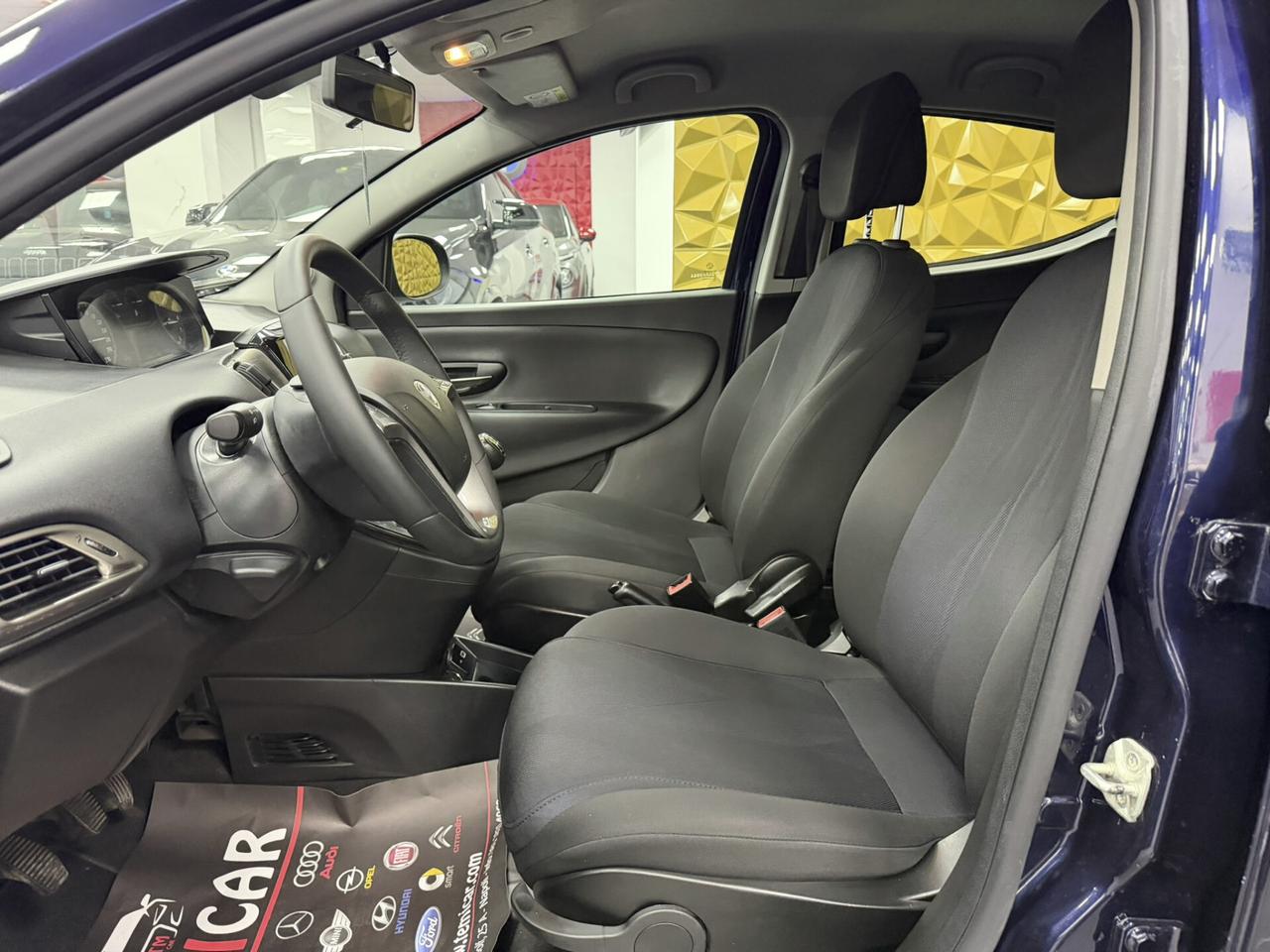 Lancia Ypsilon 1.0 FireFly 5 porte S&S Hybrid Ecochic Silver
