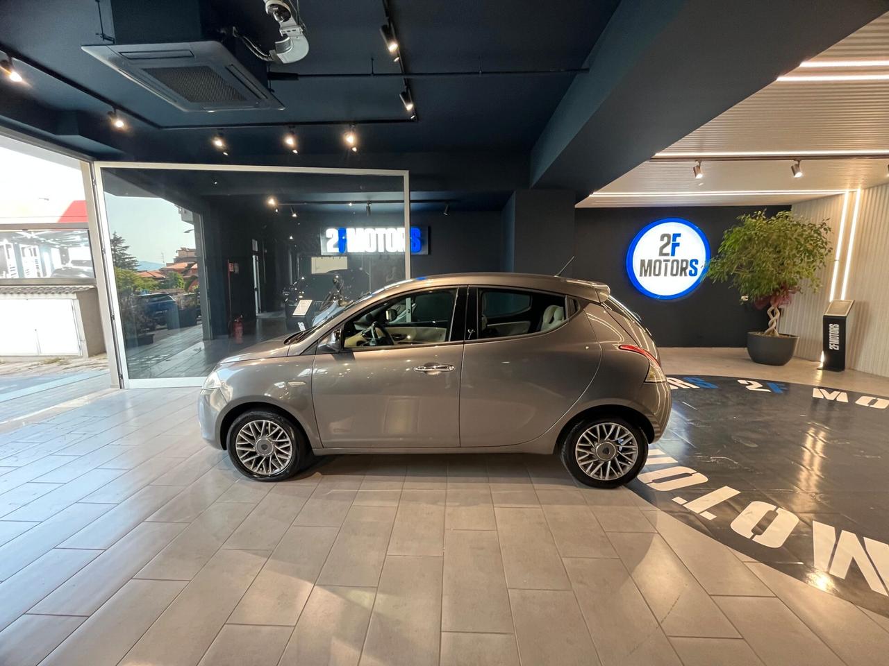 Lancia Ypsilon 1.3 MJT 16V 95 CV 5 porte S&S Silver