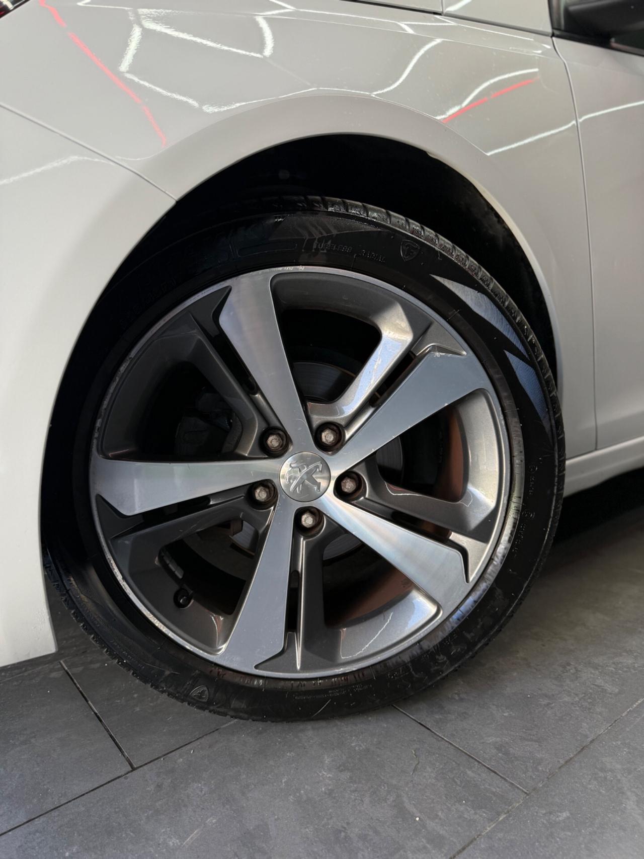 Peugeot 308 1.6 HDi 92 CV Allure 11/2014