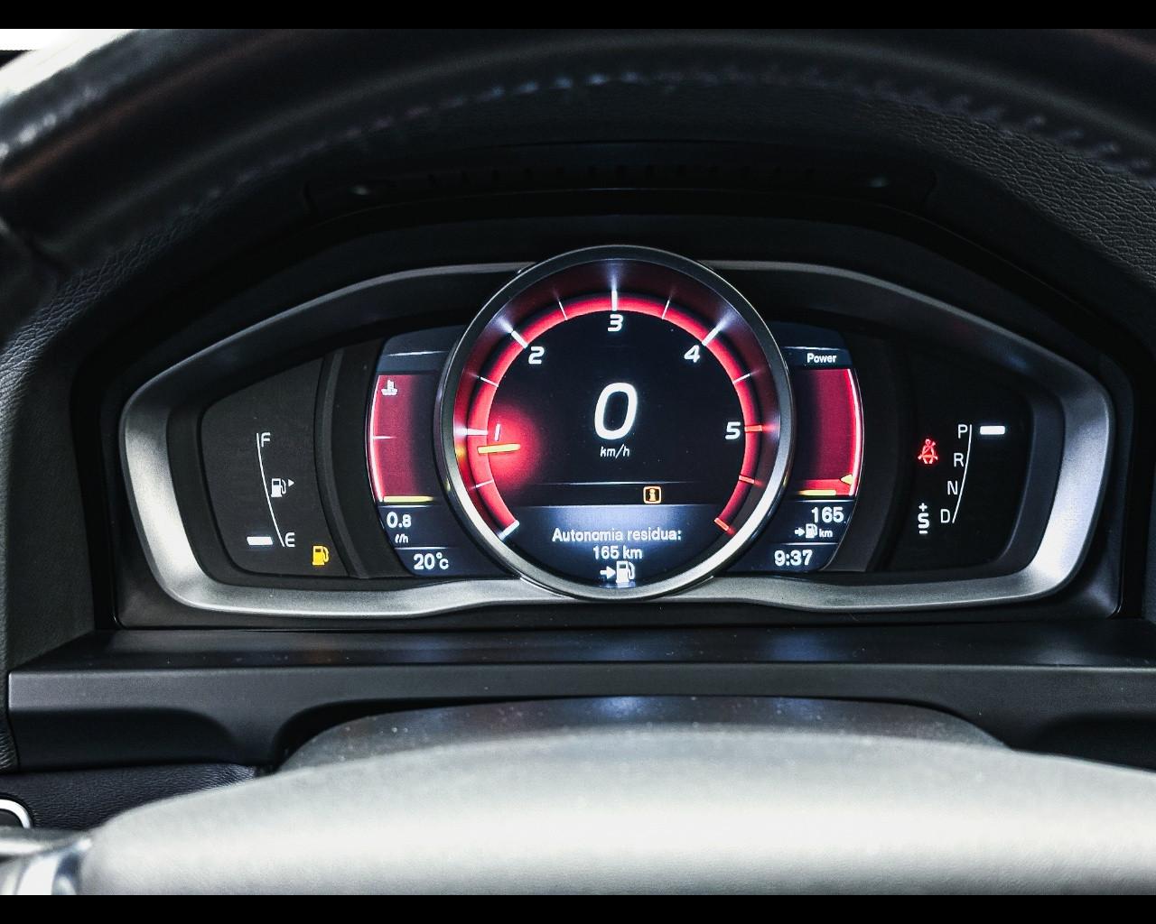 VOLVO V60 CC (2015-2018) - V60 Cross Country D3 Geartronic Busines