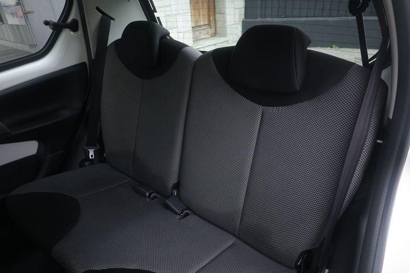 Toyota Aygo Toyota Aygo 1.0 VVT-i Active Connect 50KW ANNO 2013