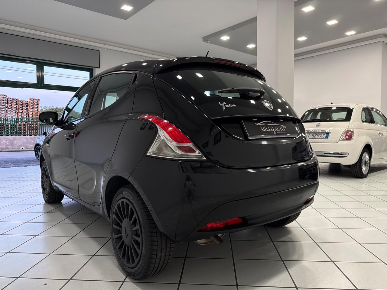 Lancia Ypsilon 1.2 69 CV 5 porte GPL Ecochic Black and Noir