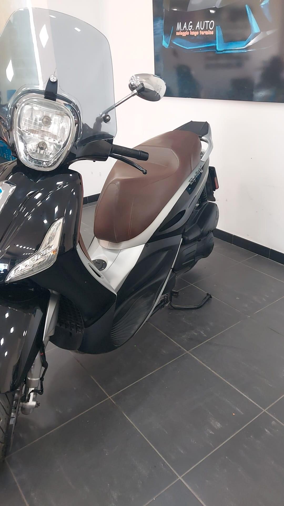 Piaggio Beverly 300 BASE