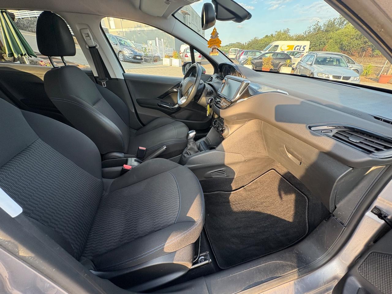 Peugeot 208 PureTech 82 5p. GPL SIGNATURE