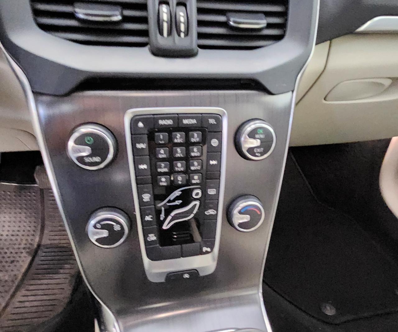 Volvo V40 D4 Geartronic R-design Kinetic