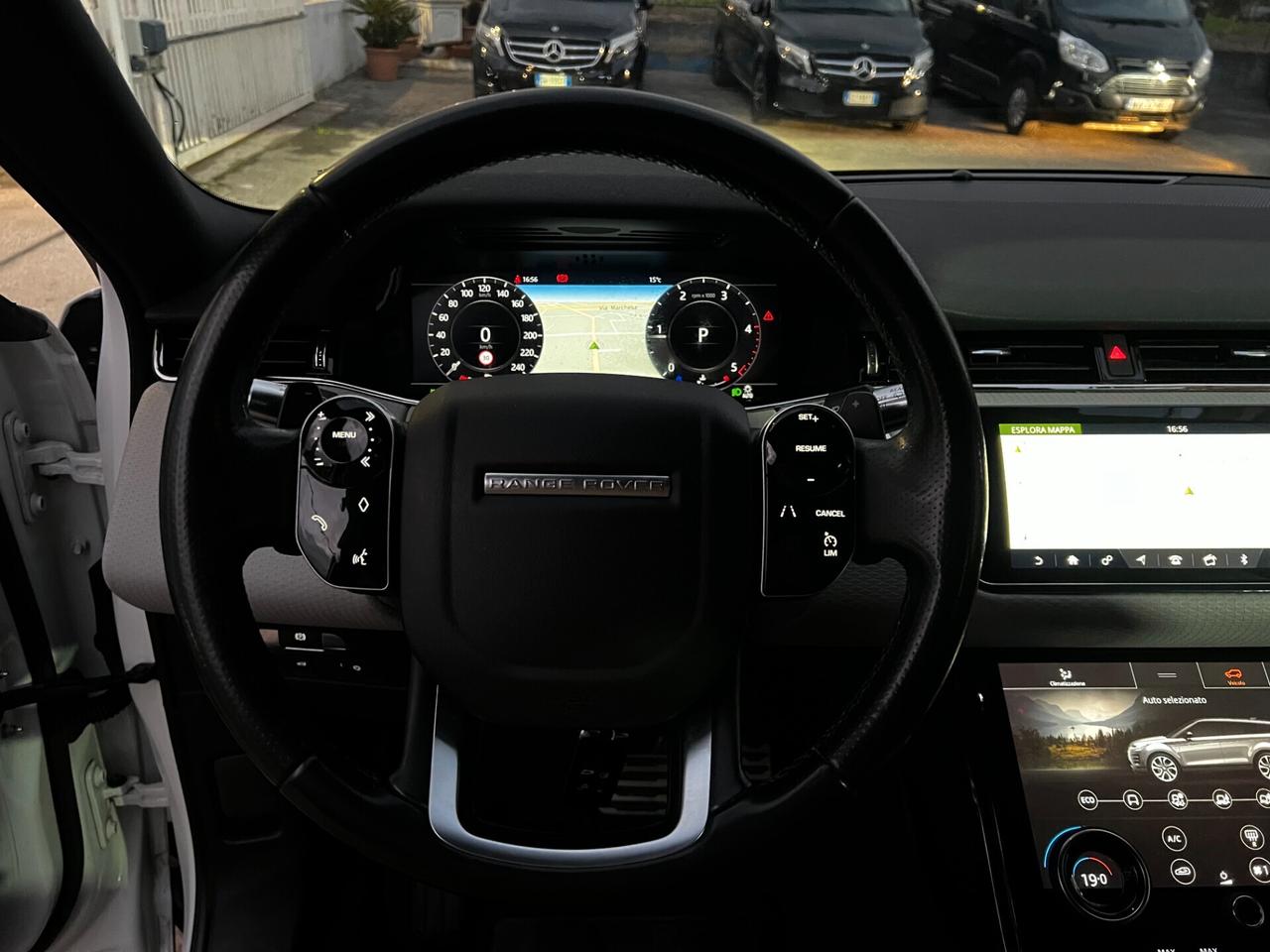 Land Rover Range Evoque 2.0D 150-R-Dynamic-2019-FULL