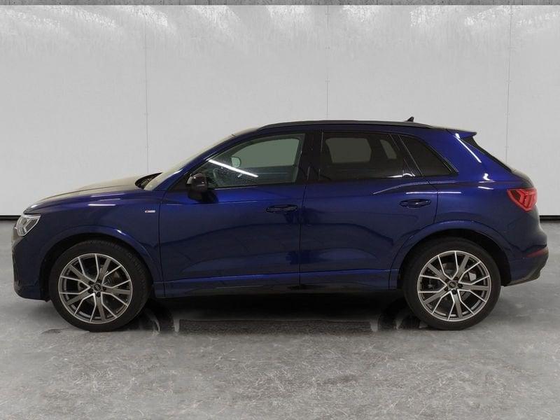 Audi Q3 35 2.0 tdi Identity Black s-tronic