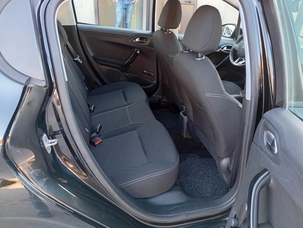 Peugeot 208 PureTech 82 5 porte Allure