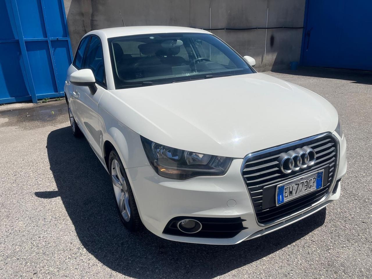 Audi A1 5P-1.6 tdi/90cv-full-2014