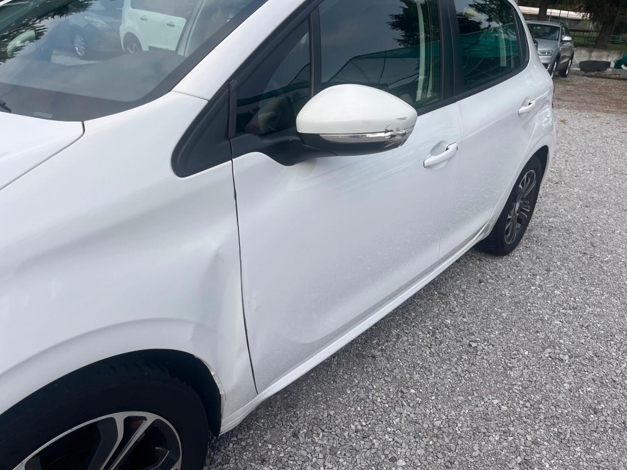 Peugeot 208 PureTech 82 5 porte Allure NEOPATENTATI
