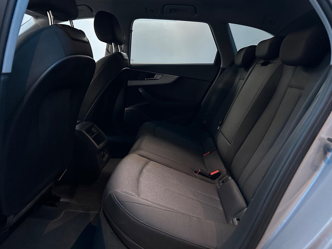 Audi A4 Avant 30 TDI/136 CV S tronic line edition