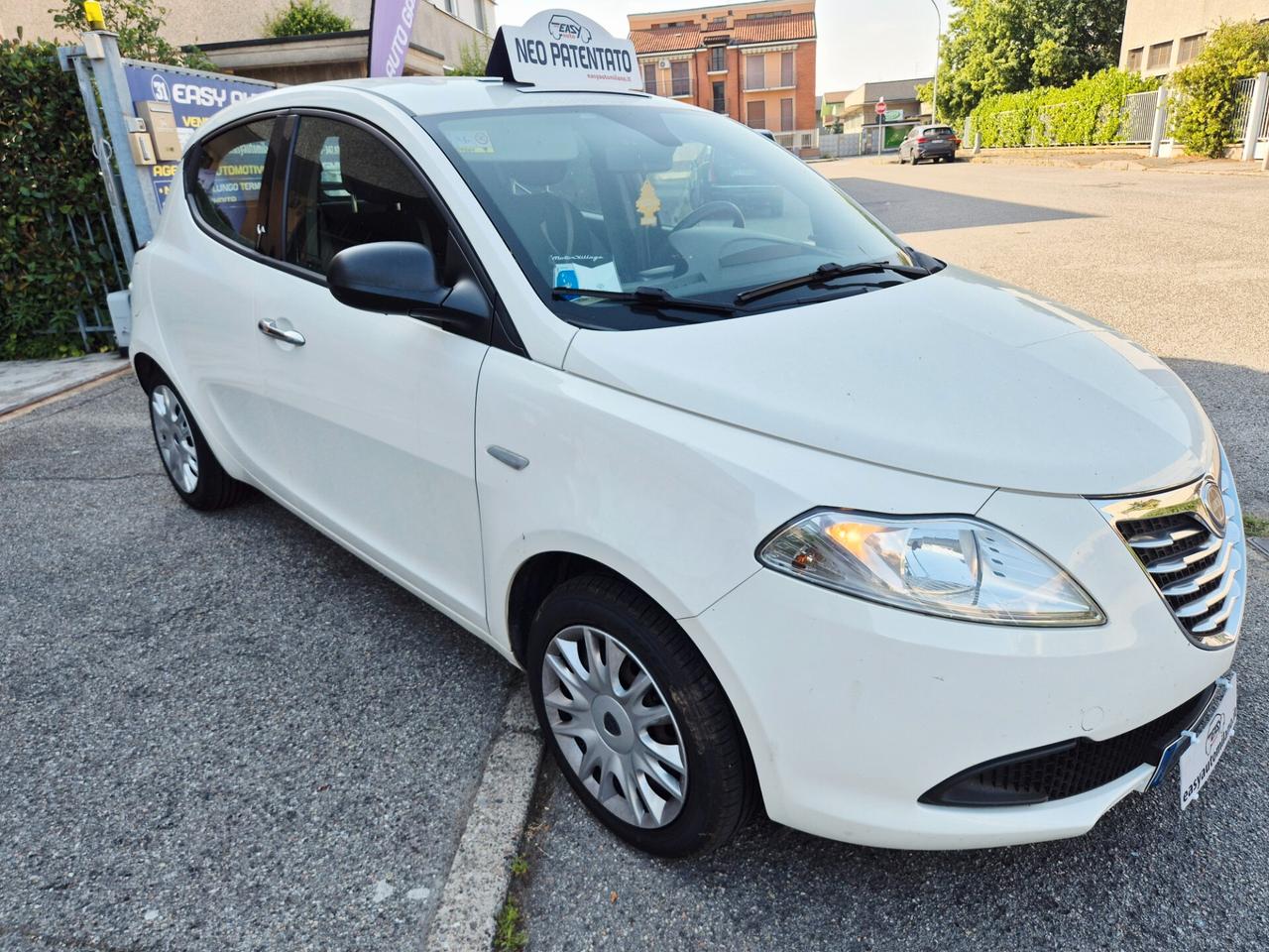 Lancia Ypsilon 1.2 69 CV 5 porte SILVER