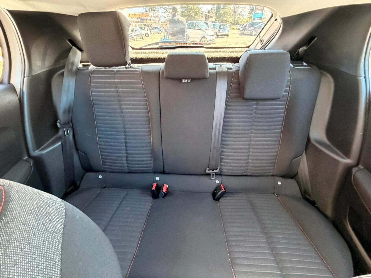 Peugeot 208 Neopatentati