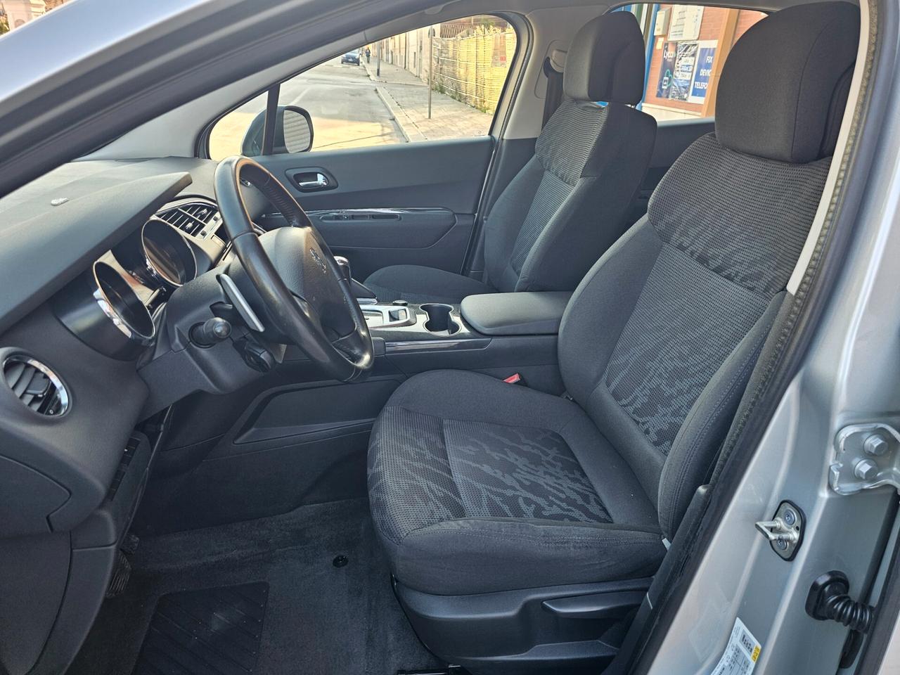 PEUGEOT 3008 1.6 HDI 115CV BUSINESS AUTO