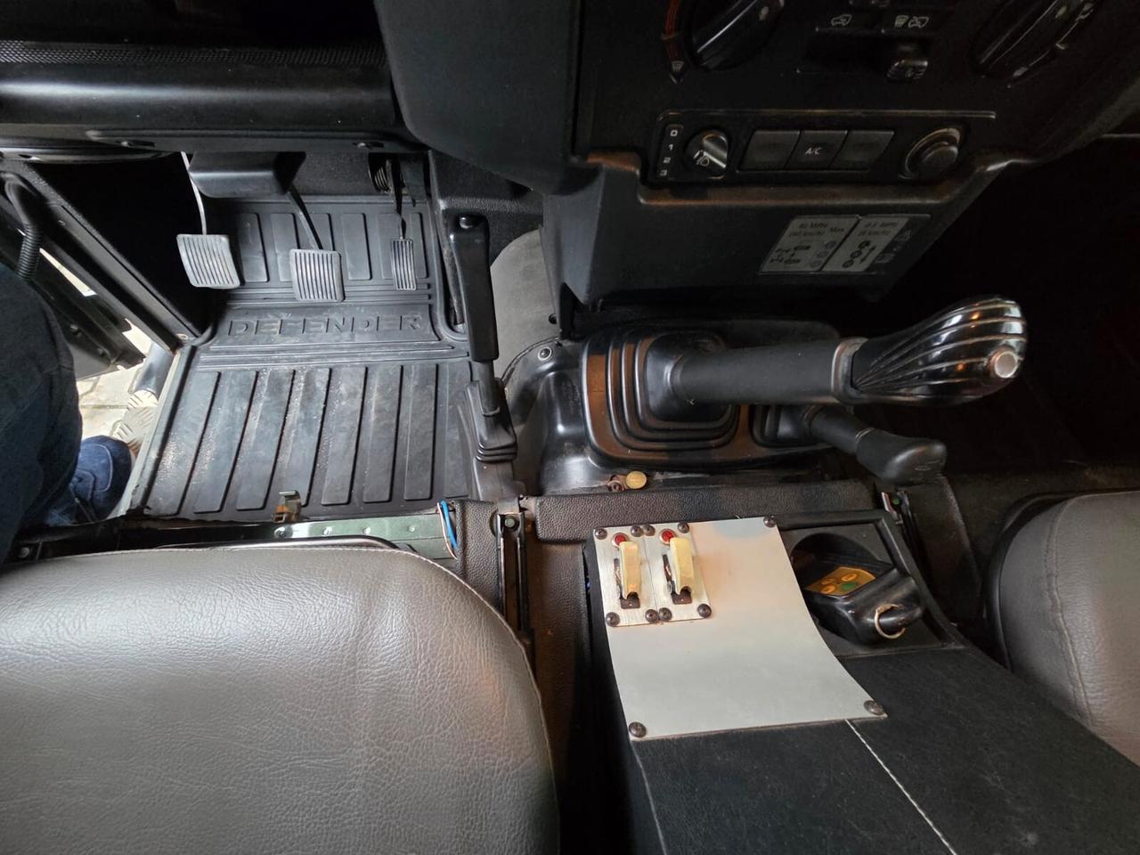 Land Rover Defender 90 2.4 TD4 Station Wagon E