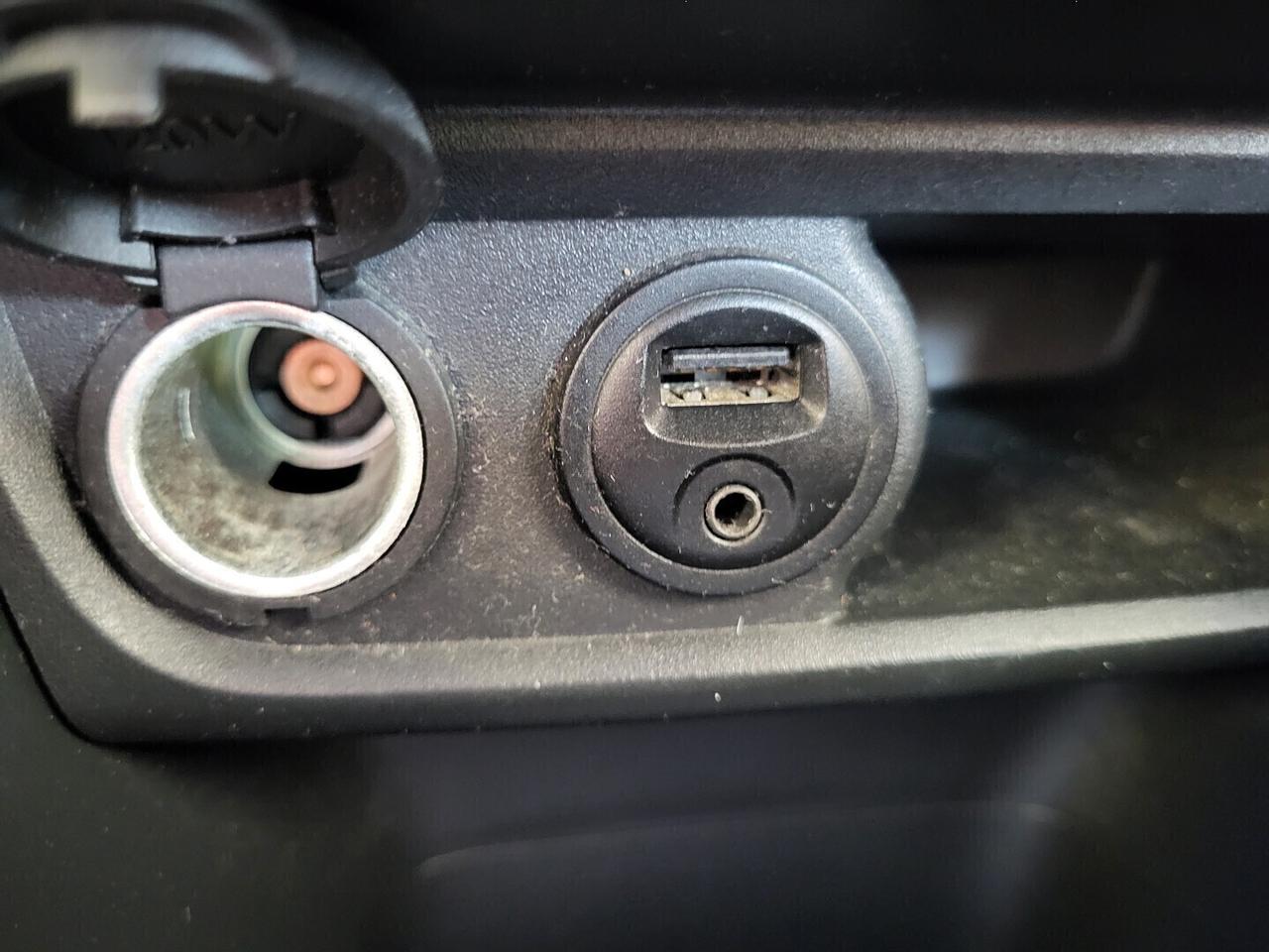 PEUGEOT 208 1,4 HDI-UNICA PROPRIETAR-4 REVISIONI