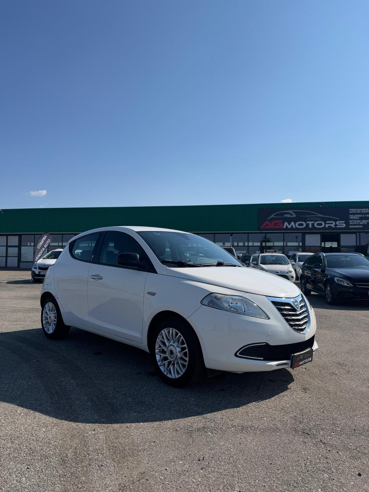 Lancia Ypsilon 1.2 69 CV 5 porte Platinum