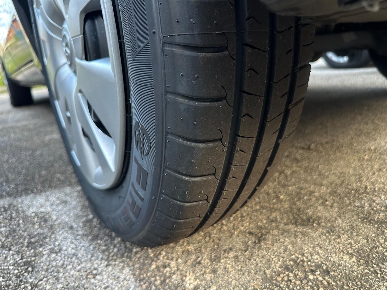 Toyota Yaris 1.3 5 porte Lounge navi telecamera full