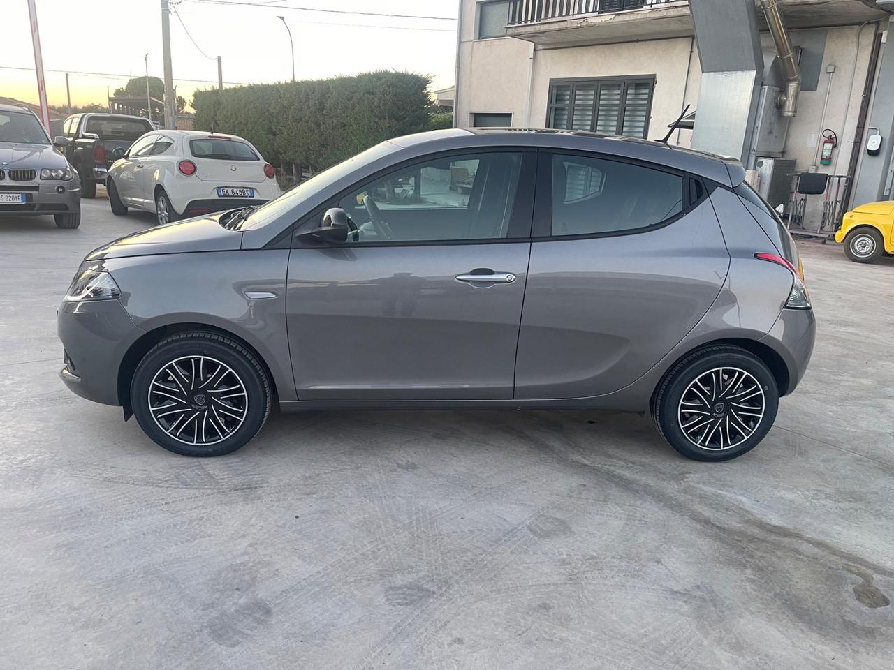 Lancia Ypsilon 1.0 FireFly 5 porte S&S Hybrid Gold