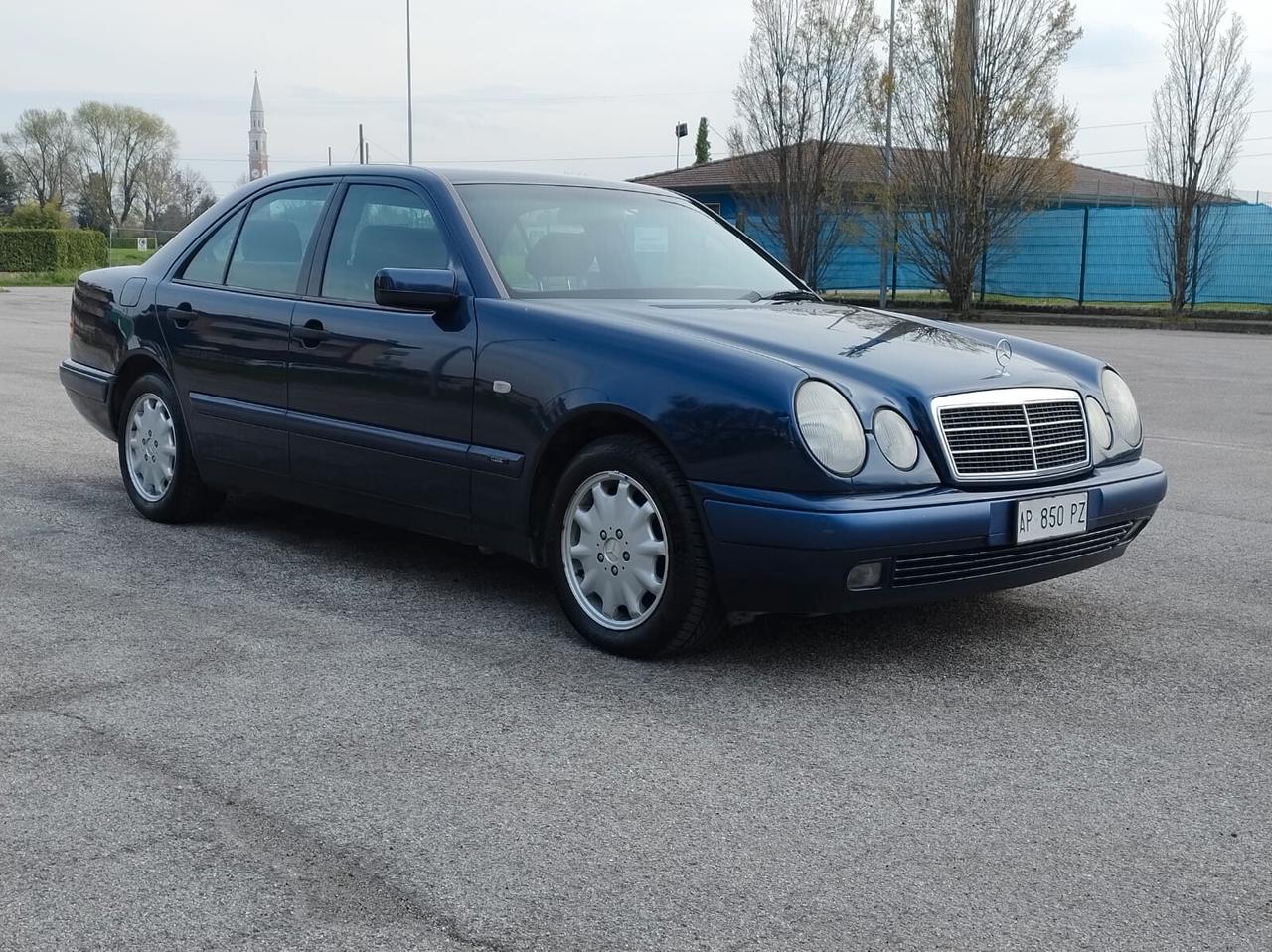 Mercedes-benz E 200 cat Classic