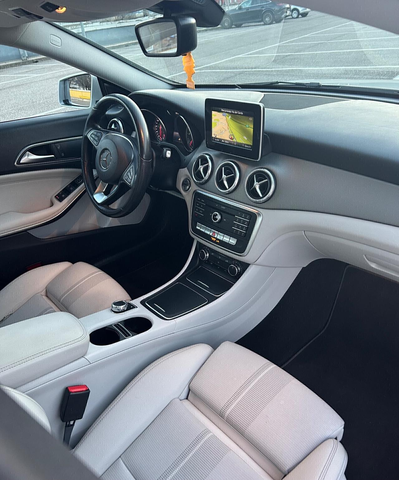 Mercedes CLA 200d Premium AMG Shootting Brake