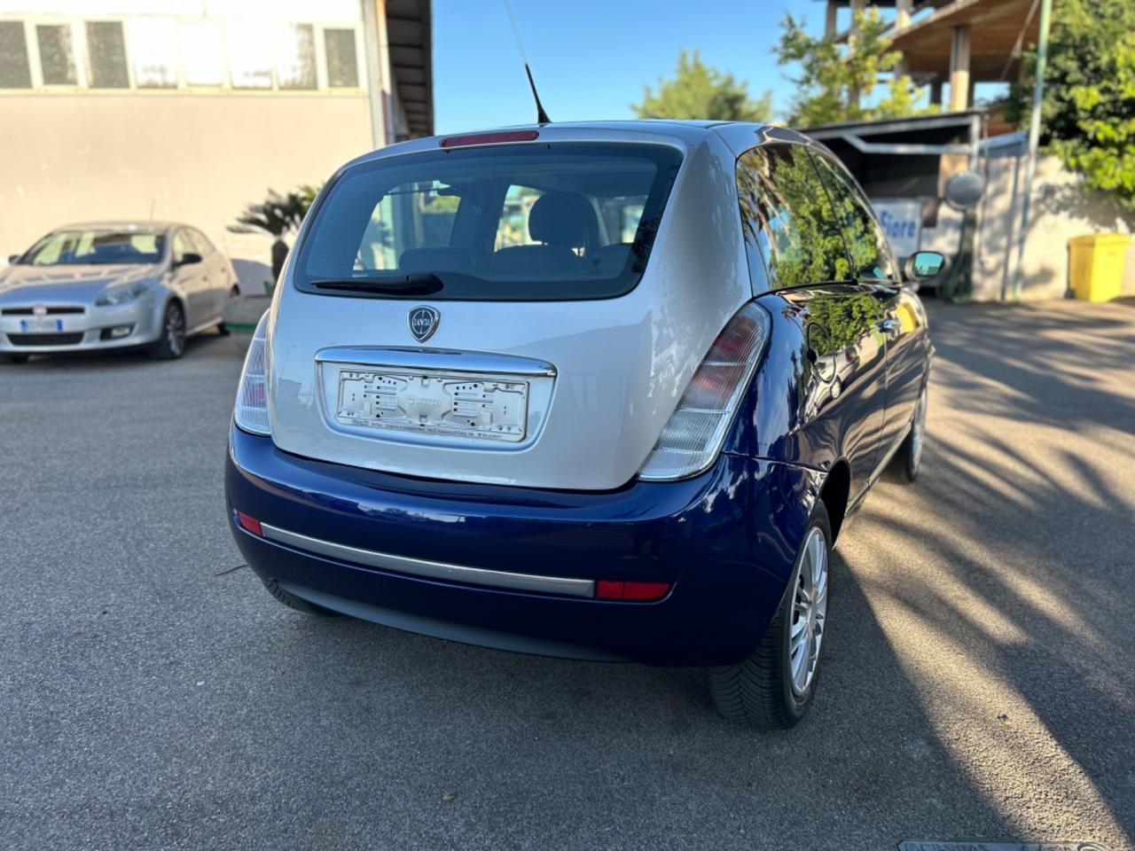 Lancia Ypsilon 1.2 Argento B-Color