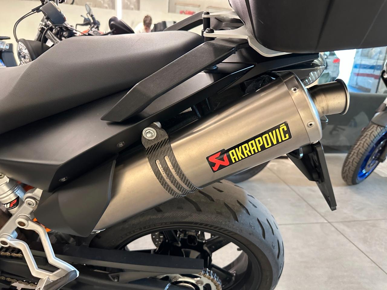 KTM 990 SUPER MOTO 2011