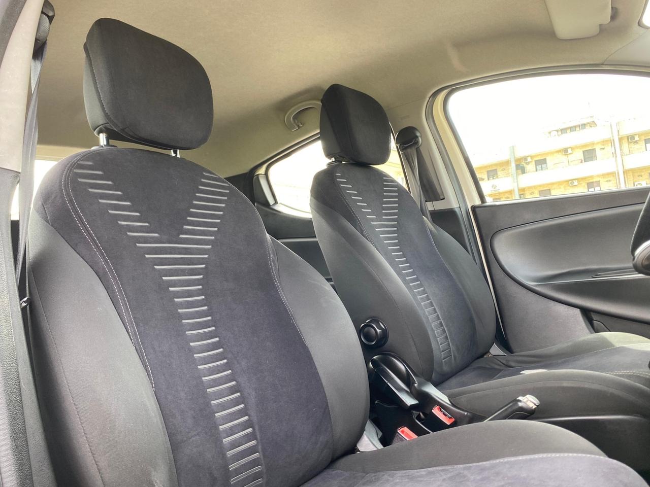 Lancia Ypsilon 1.2 69 CV Unyca