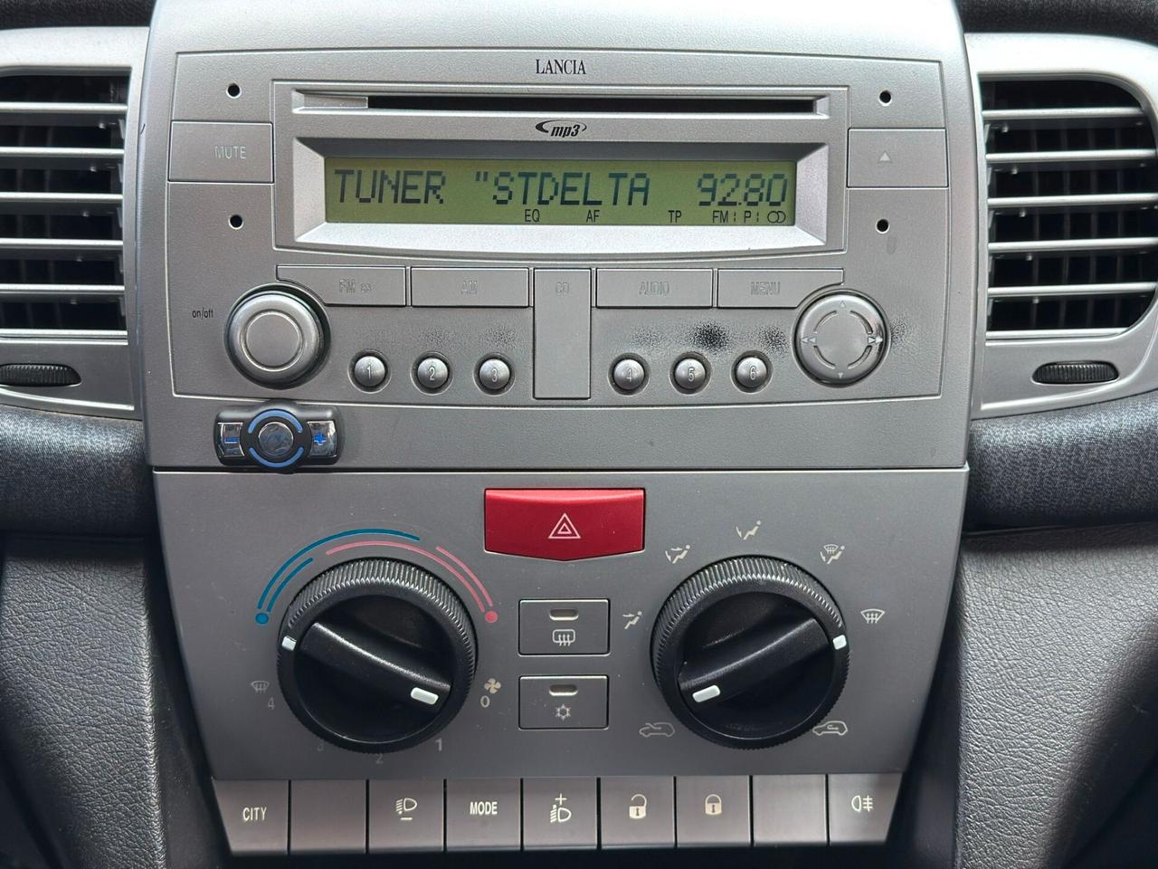 Lancia Ypsilon 1.4 Ecochic benz/GPL - NEOPATENTATI -