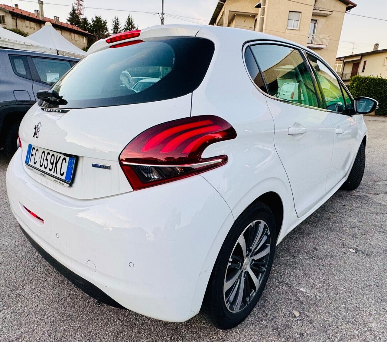 Peugeot 208 PureTech 82 5 porte Allure Ok Neopatentati