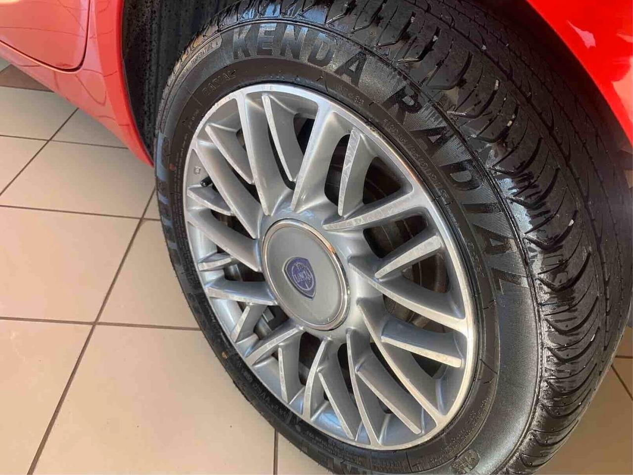 Lancia Ypsilon