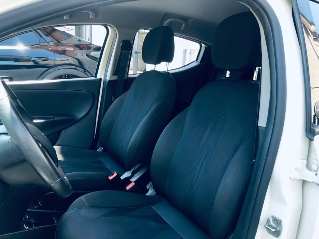 Lancia Ypsilon 1.0 FireFly 5 porte S&S Hybrid Ecochic Gold