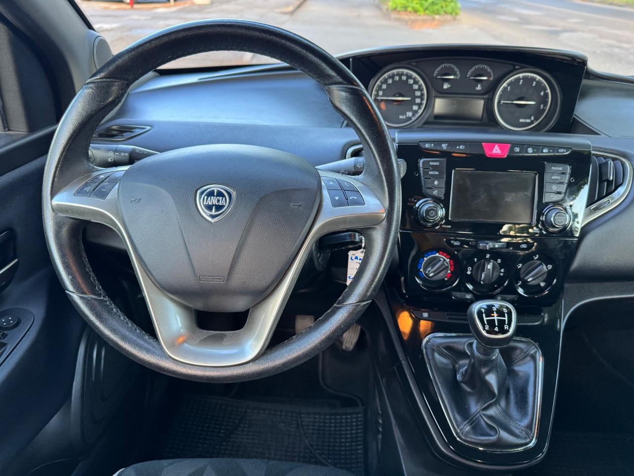 Lancia Ypsilon 1.3 MJT 95 cv neopaten garanzia 12 mesi