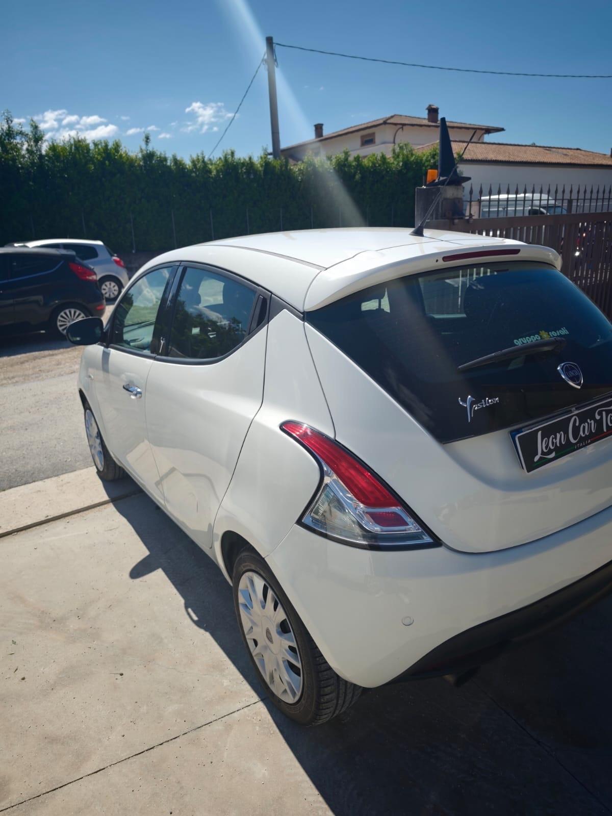 Lancia Ypsilon 0.9 TwinAir 85 CV cambio automatico km 58 mila