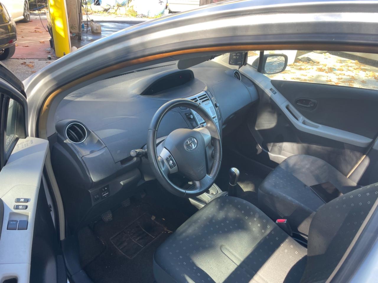 Toyota Yaris 1.0 5 porte