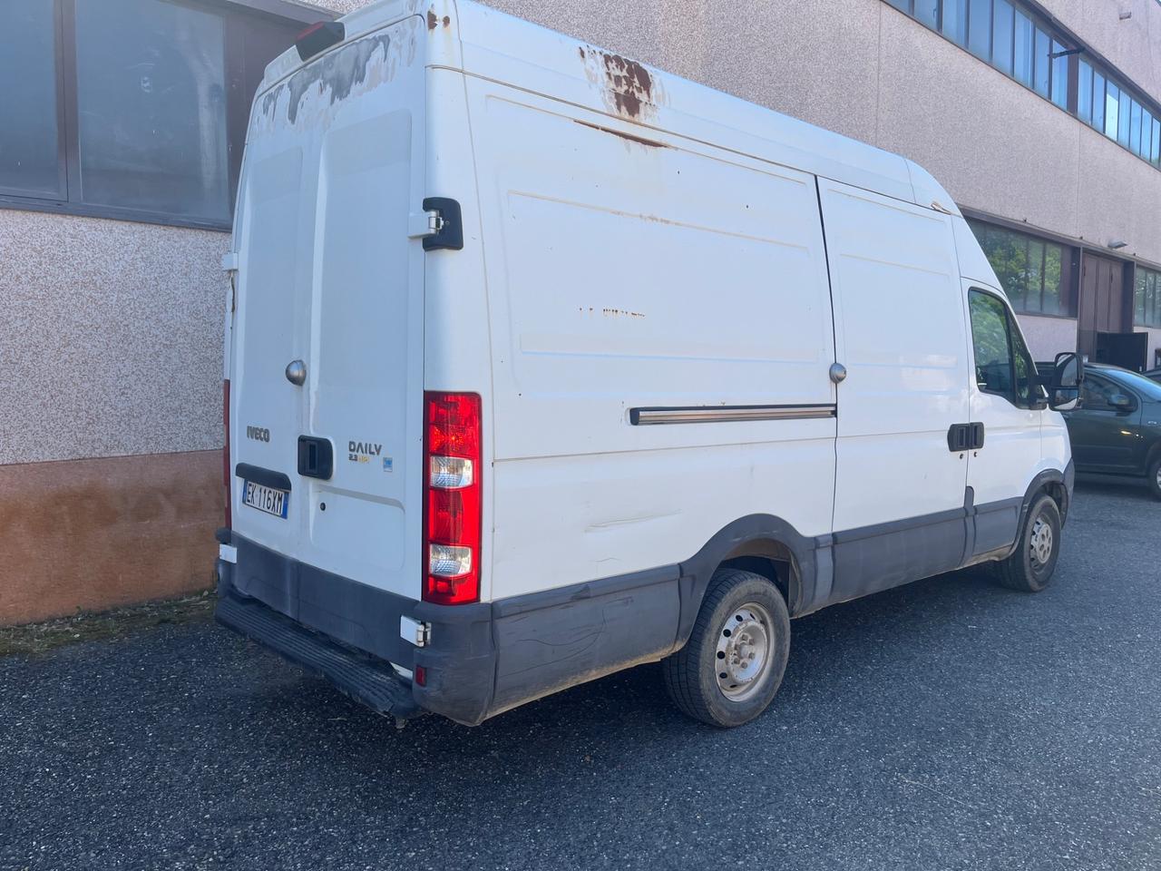 IVECO DAILY 2011 2.3 DIESEL FURGONATO 244.00 KM