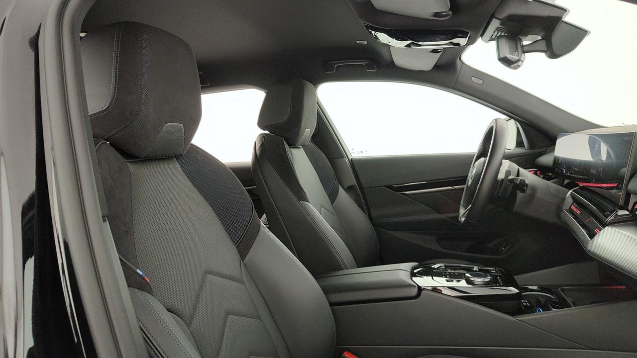 BMW Serie 5 G61 2024 Touring - 520d Touring 48V xdrive MSport Pro auto