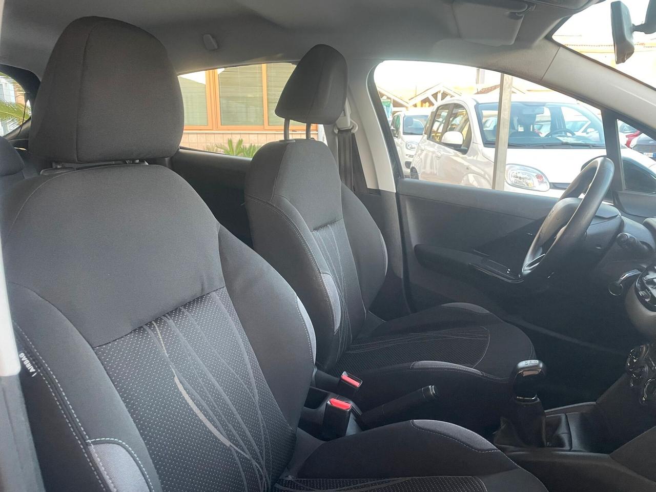 Peugeot 208 1.4 HDi 68 CV 5 porte Allure