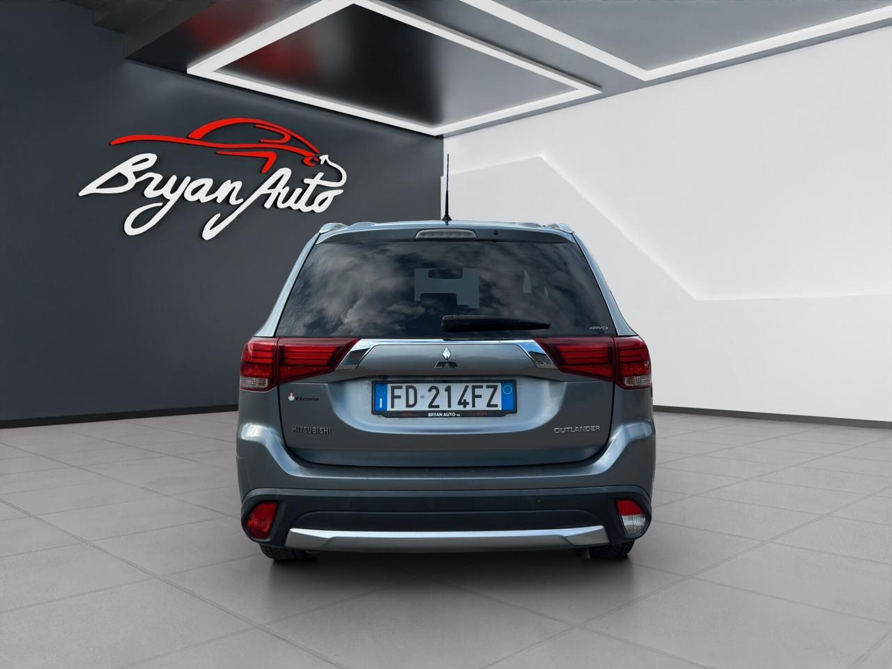 Mitsubishi Outlander 2.2 DI-D 4WD Instyle Plus Navi Diamond Pack 7P