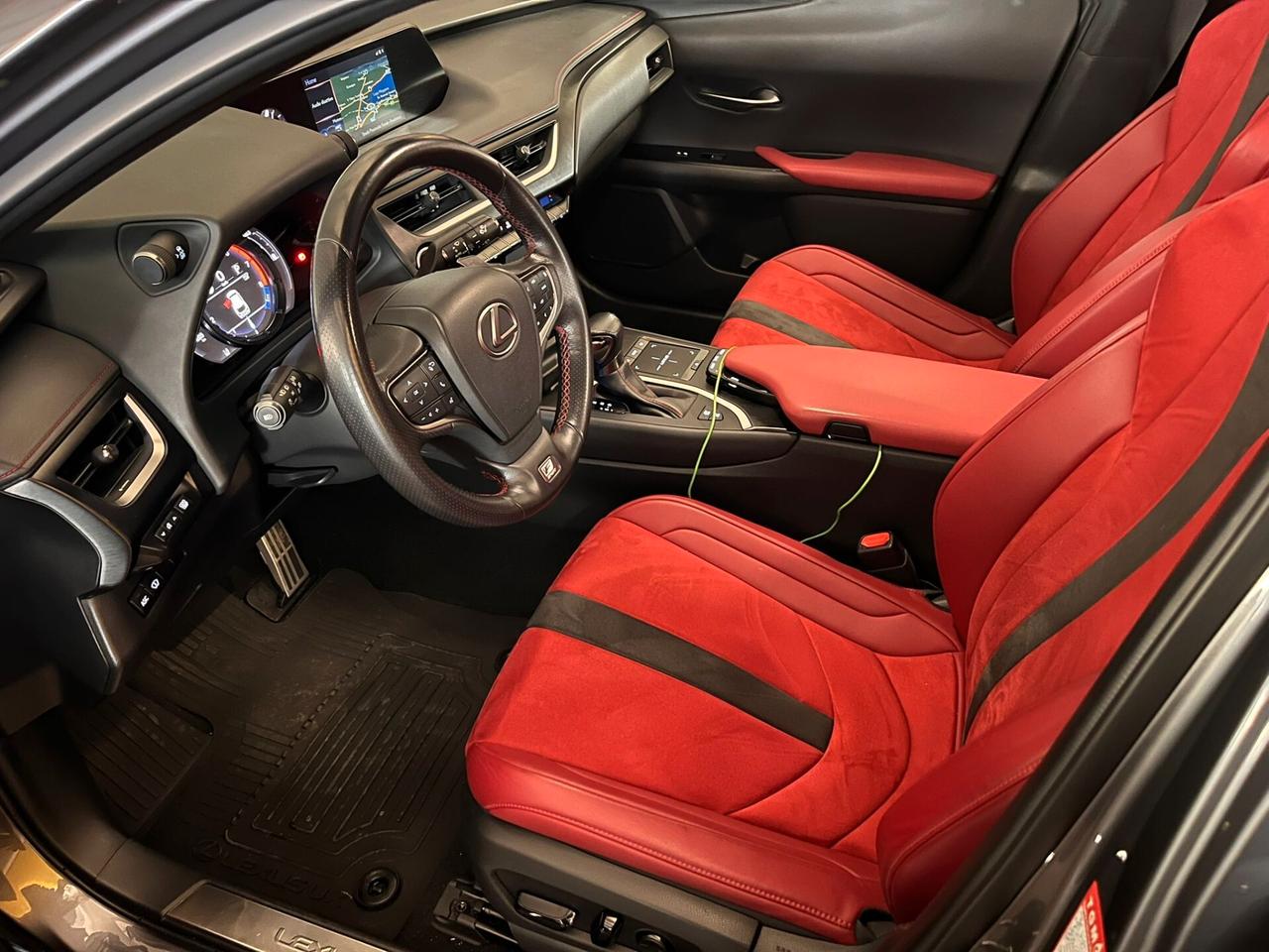 Lexus UX 250h F SPORT