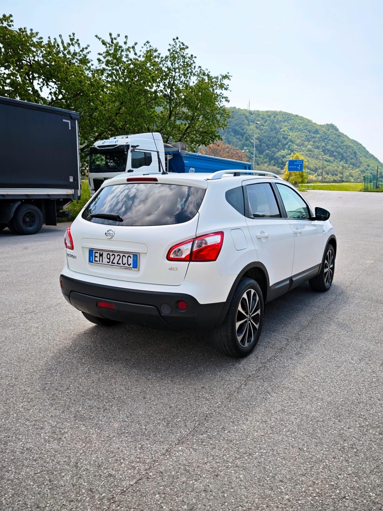 Nissan Qashqai 2.0 4x4 dCi DPF 4WD aut. Tekna Full Optional