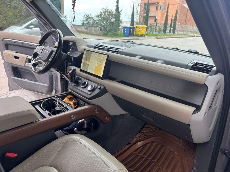 Land Rover Defender 3.0 D6 200 110 SE AWD auto.