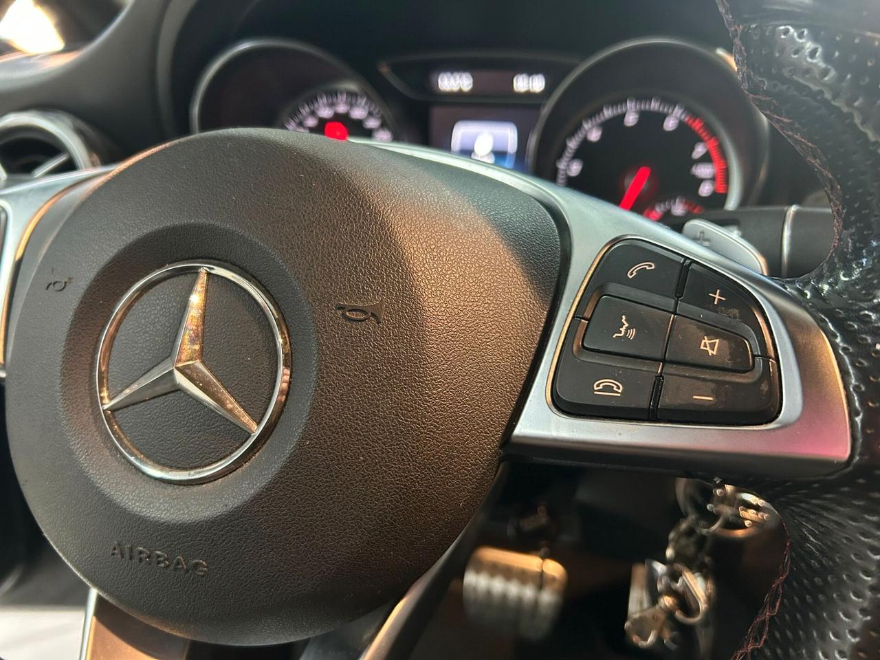 Mercedes-benz GLA 250 Auto 4Matic Premium AMG-Line