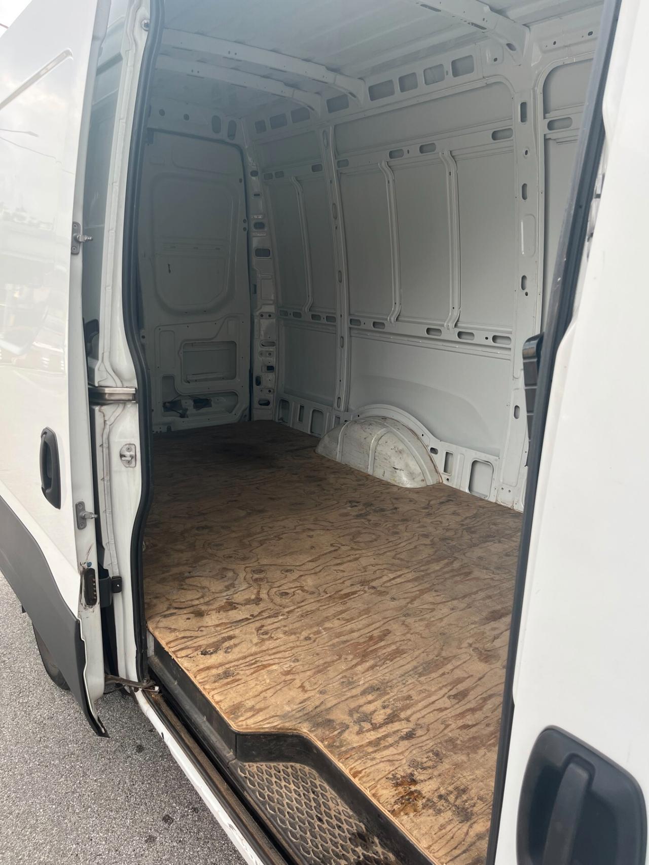 Iveco Daily 2.3 Diesel HKa 35 S V Radstand