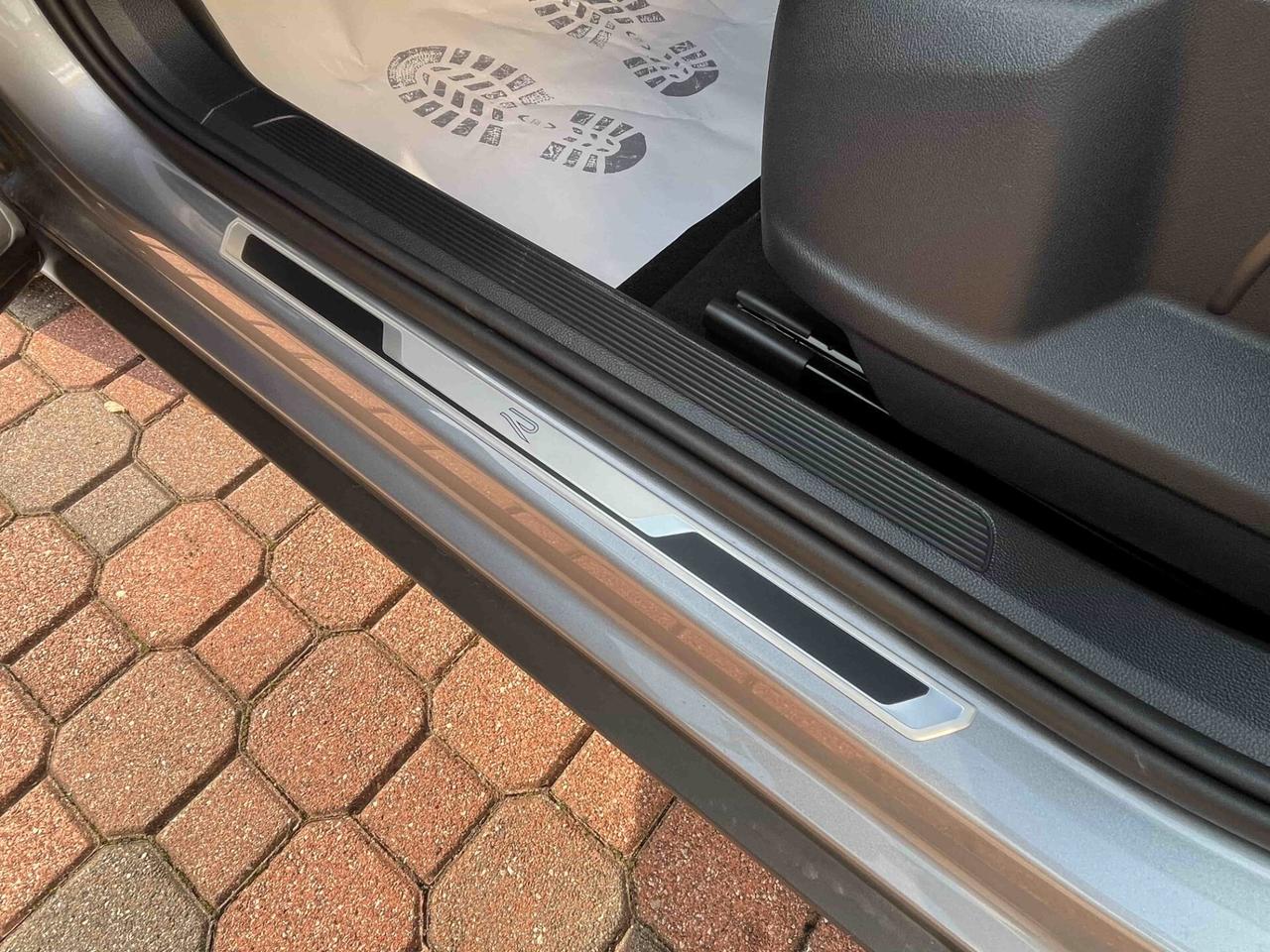 Volkswagen T-Roc 1.5 TSI ACT DSG R-Line KM.0