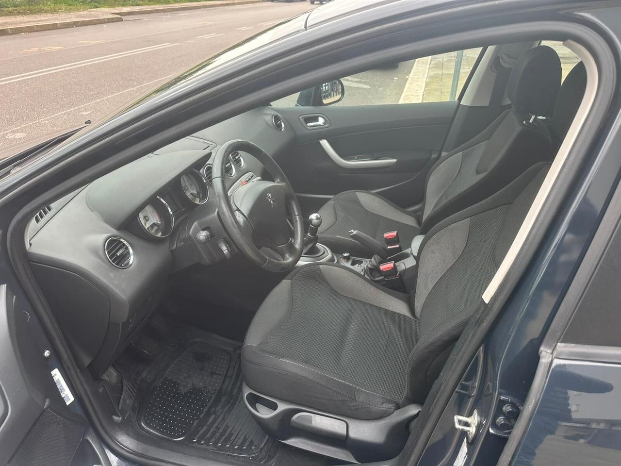 Peugeot 308 1.6 HDi 110CV 5p. Féline (5 Marce)