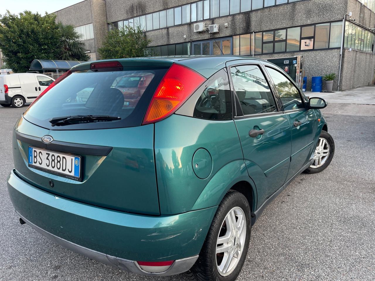 Ford Focus 1.6i benzina uni prop